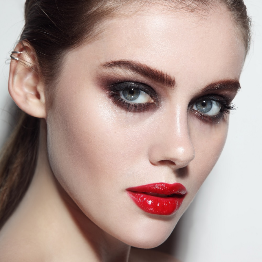 Cercel ear cuff minimalist, de formă geometrică 