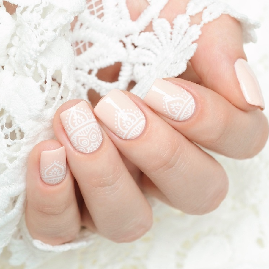 Manichiura cu mandala 