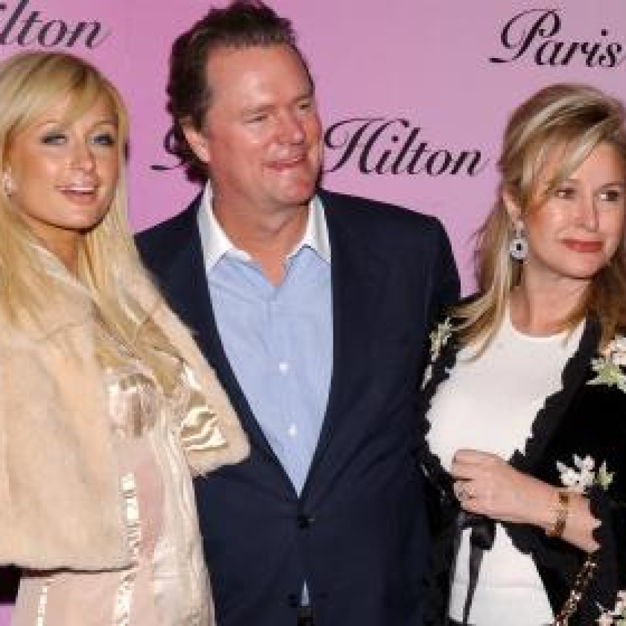 Kathy si Paris Hilton