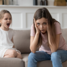 Copilul vrea să decidă totul în familie? Cum îi oferi autonomie fără să ajungă el să stabilească regulile casei