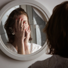 Ce legătură există între stima de sine, asertivitate și frica de singurătate?