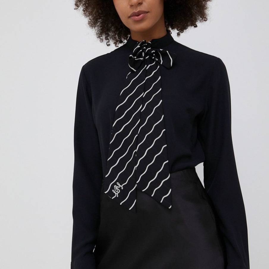 Cămașă Ralph Lauren cu cravată decorativă în dungi șerpuitoare și guler drept