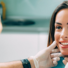 Tendințe în estetica dentară: Ce se poartă în 2025 în materie de zâmbete?