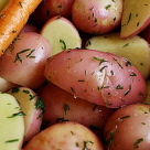 Cartofi noi la cuptor cu marar si morcovi