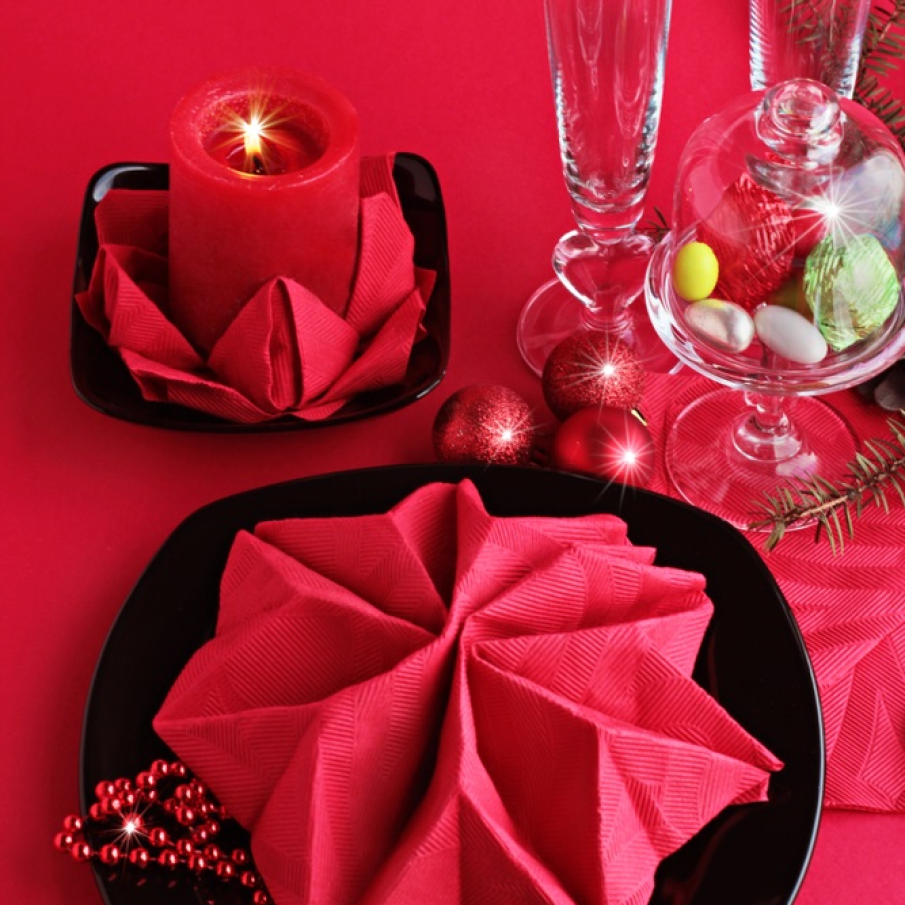 Decor festiv de Crăciun: Șervețel împăturit în formă de stea 