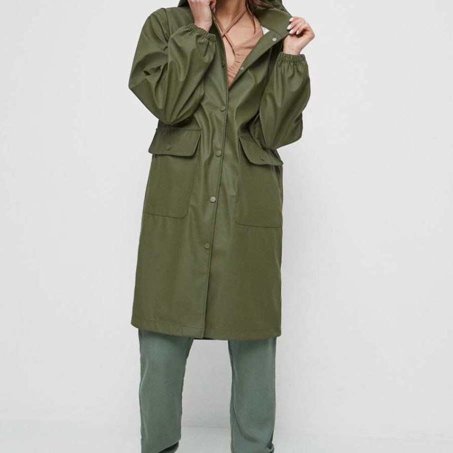Palton de ploaie de la Medicine cu buzunare și glugă care se strânge cu șnur, în nuanță de verde militar, confecționat din material rezistent la apă 