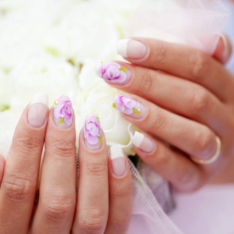 Unghii de inspiratie florala 