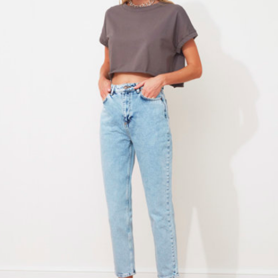 Blugi crop mom-fit cu aspect decolorat chimic