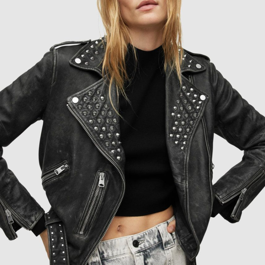 Geacă tip biker din colecția AllSaints, cu influențe chic rock și cu strifturi decorative și epoleți pe umeri