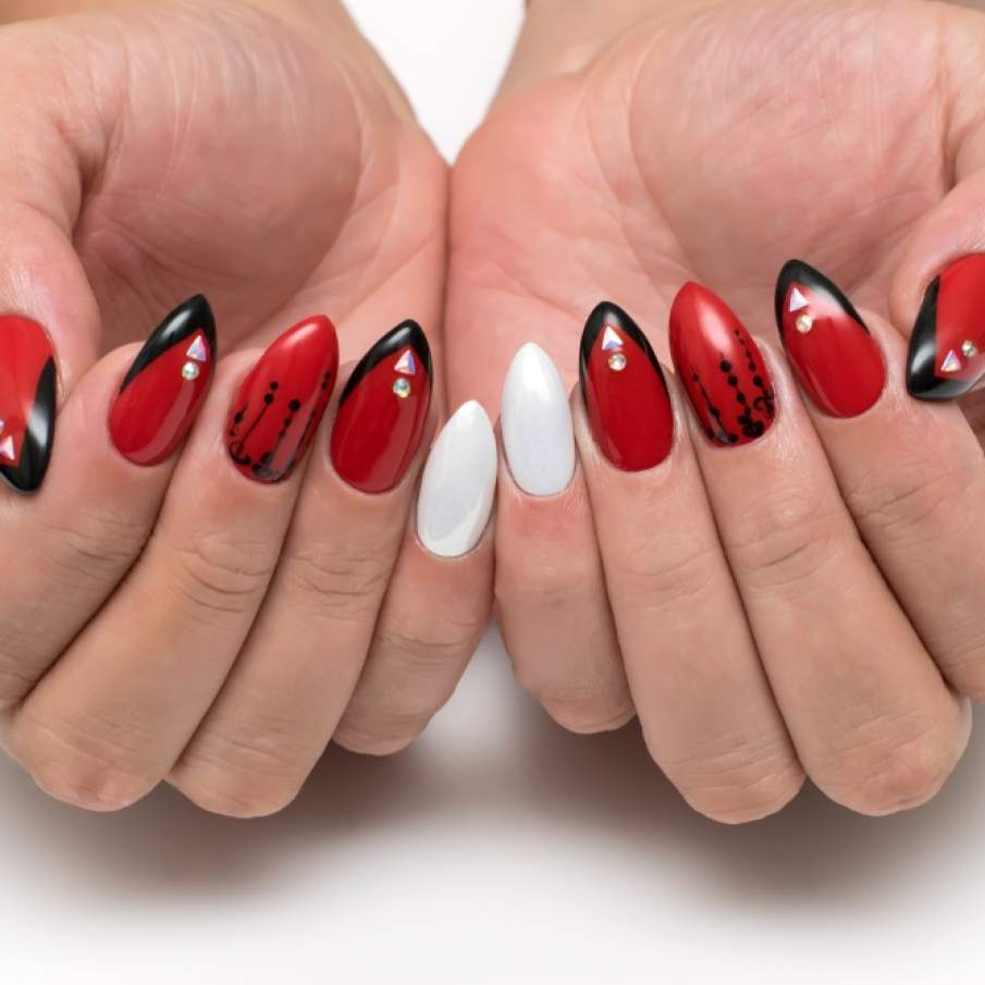  Manichiură cu cristale pentru vară 