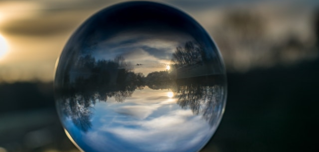 Priveste in oglinda sufletului si raspunde cu sinceritate. Ce crezi ca te tine pe loc?