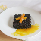 Prajitura de ciocolata cu quinoa si sos de portocale 