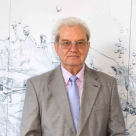 „Crezi ca stii ce bei?”, noul volum al prof. Mencinicopschi revolutioneaza mitul hidratarii