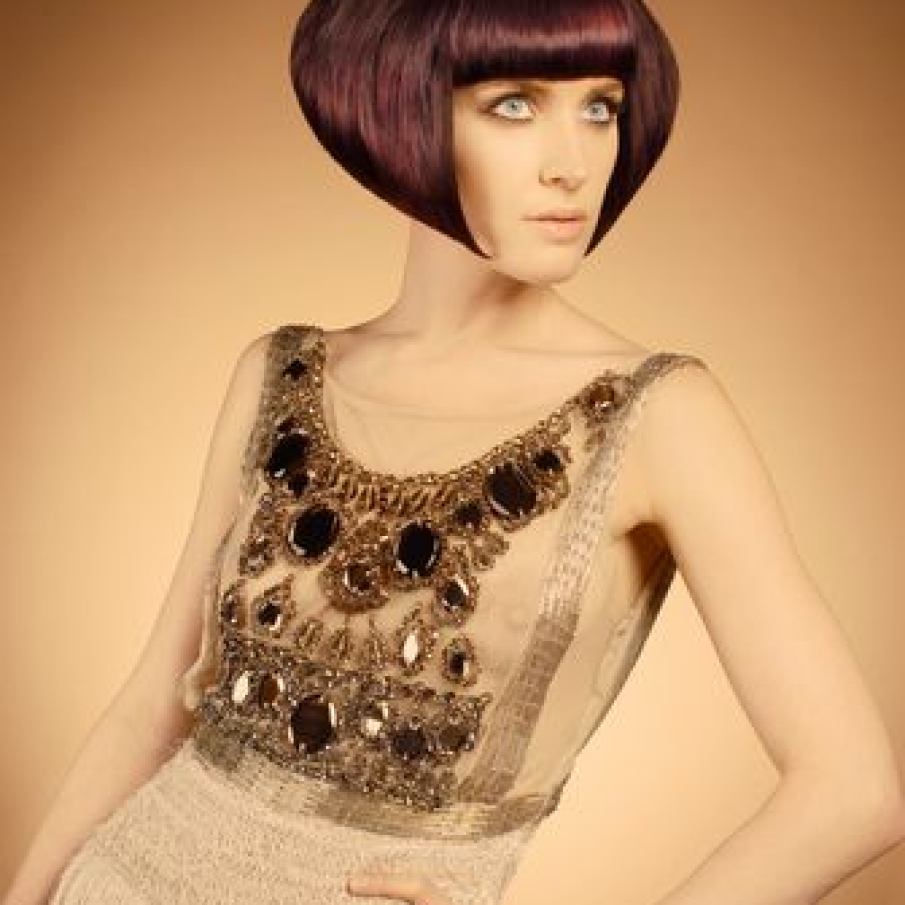 Coafura in colturi, cu breton drept