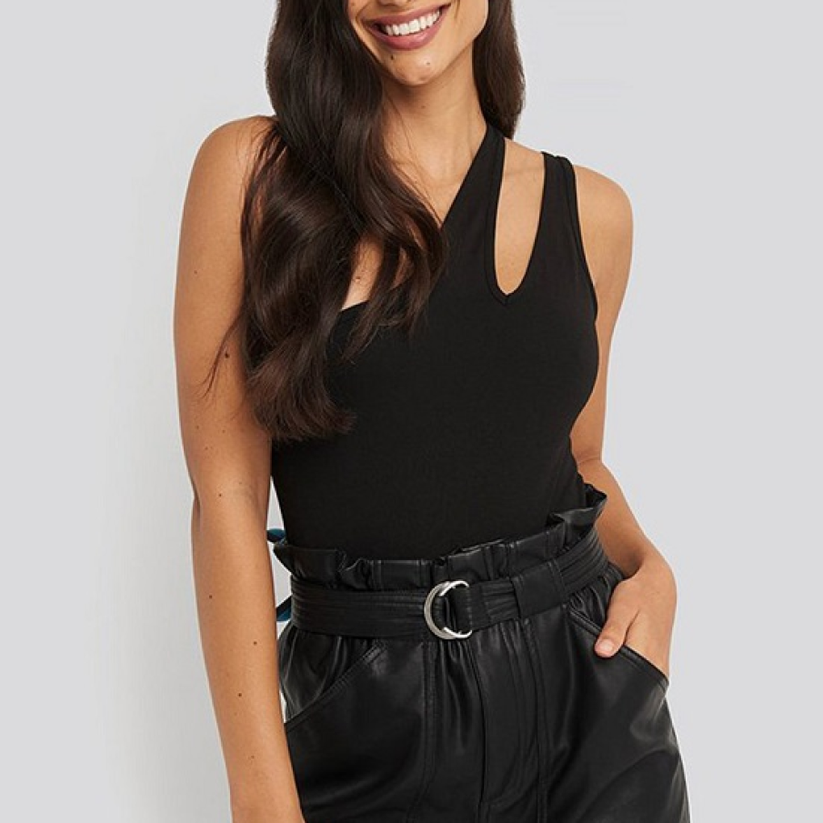 Top stil body cu decupaje