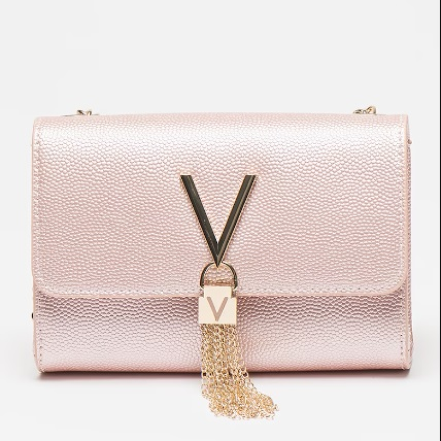 Geantă crossbody Valentino Bags în nuanță de roz metalizat cu baretădin lanț și un accesoriu tip bijuterie din lanțuri