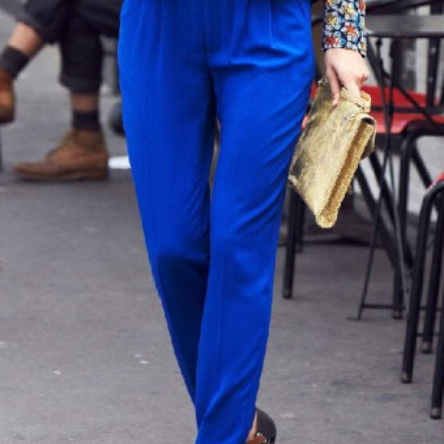 Pantalonii in culori tari