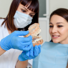 De ce trosnește maxilarul? Ce este disfuncția ATM?