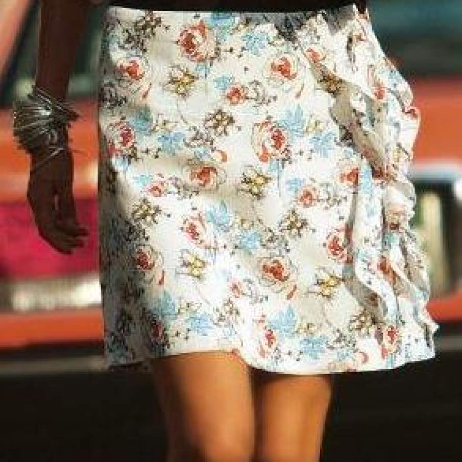 Fusta de vara cu volane