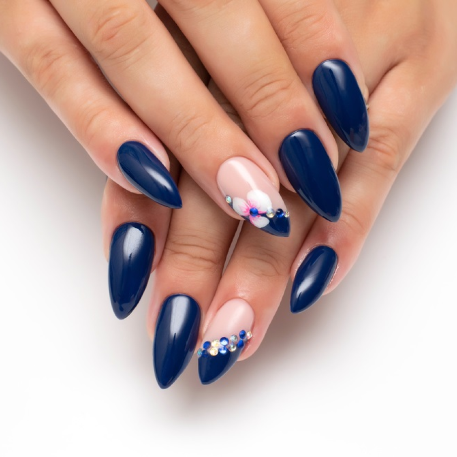  Manichiură cu cristale pentru vară 