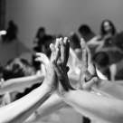 Atingerea ca terapie și formă de artă, explorată în cadrul proiectului „Valențe curativ-performative ale atingerii