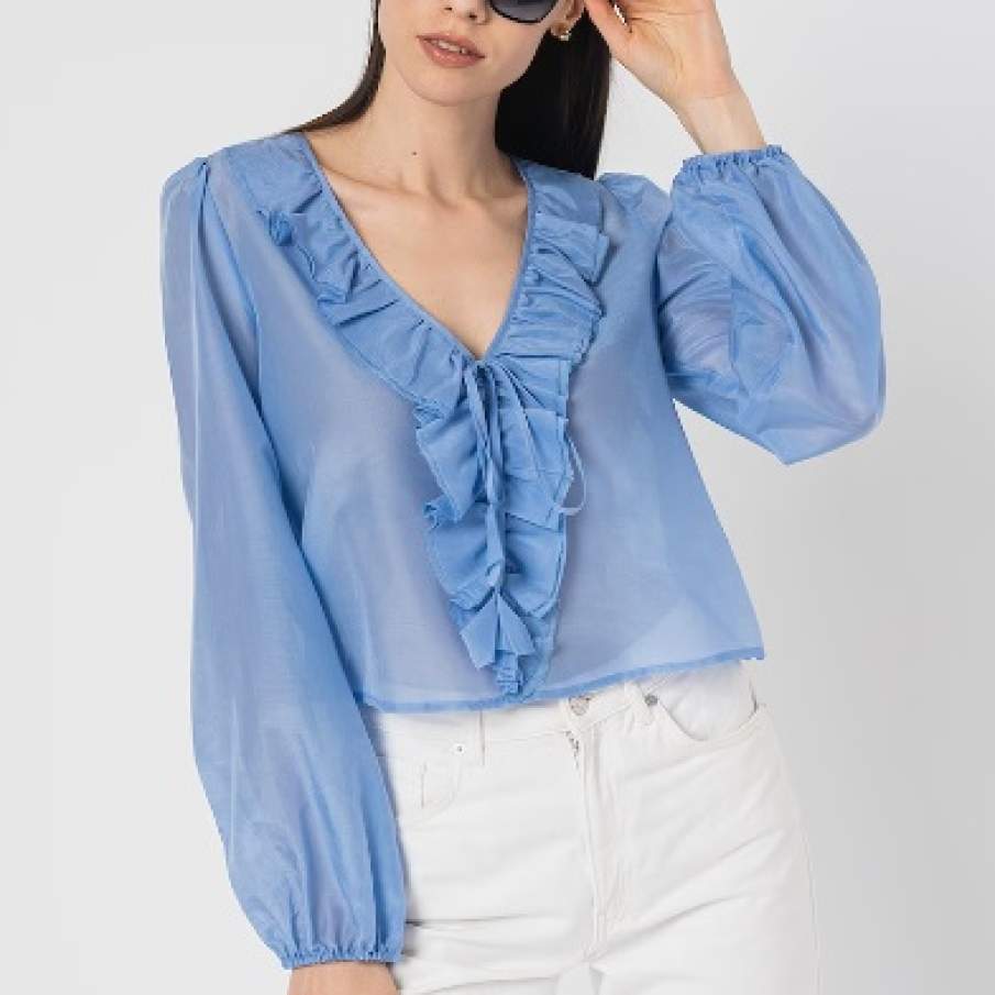 Bluza din amestec de mătase, cu volane, de la Max&Co. Este într-o frumoasă nuanță de lavandă 