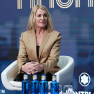 Nadia Comăneci, întâlnire emoționantă cu copiii din Slatina, la 50 de ani de la primul 10 perfect
