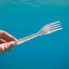 4 motive să renunți la tacâmurile de unică folosință