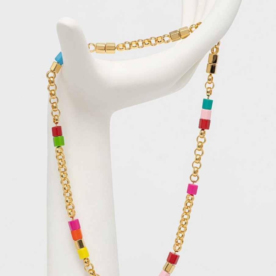 Un colier scurt Kat Maconie, din lanț și detalii colorate. Îți va însufleți și colora ținutele 