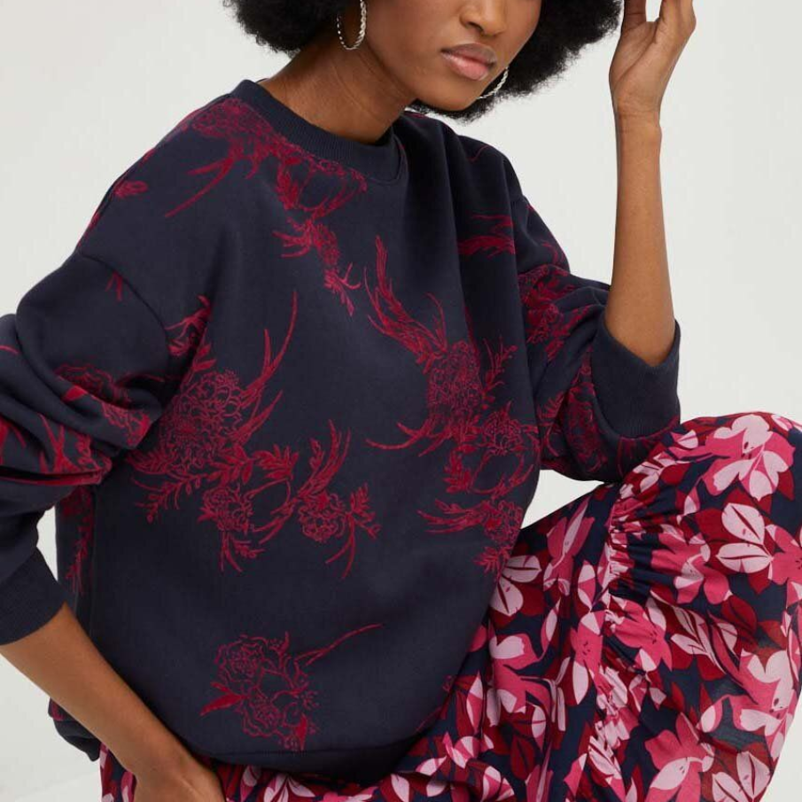 Bluză Answear Lab bleumarin, din țesătură elastică, plăcută la atingere, și decorată cu imprimeu floral grena 