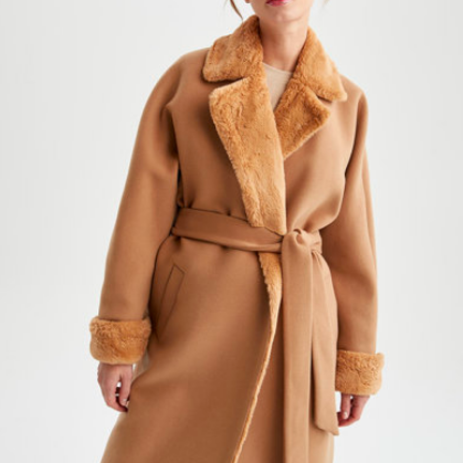 Palton cu garnituri din blană sintetică