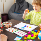Copilul spune des: mă plictisesc? De ce apare această reacție și 10 activități care dezvoltă creativitatea fără ecrane
