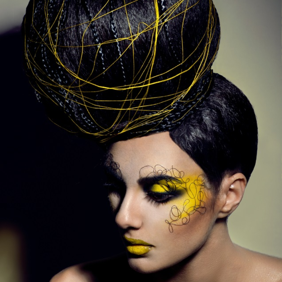 Hairstyling creativ realizat pentru un shooting de arta 