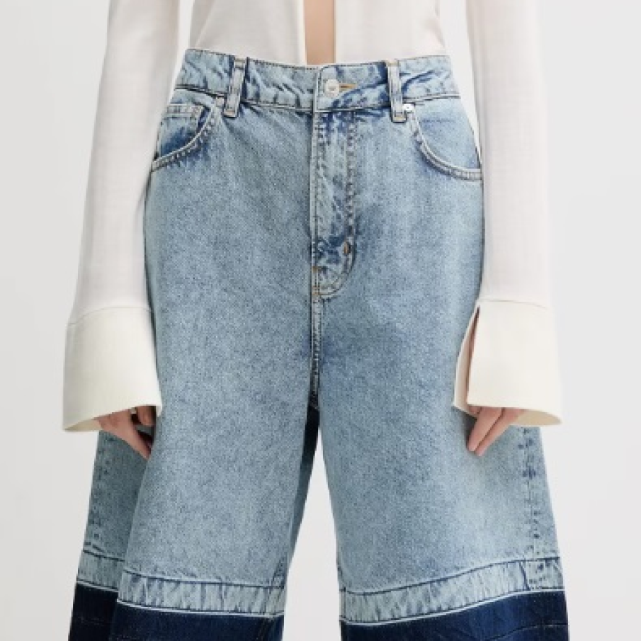 Se poartă pantalonii scurți de dimensiuni mai lungi în vara 2025: 10 modele moderne