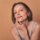 Renunță la cremele scumpe! Trucul simplu care șterge ridurile din interior