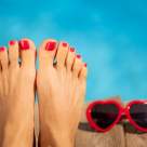 Cea mai tare culoare de pedichiură pentru vara 2025. Tu ai încercat-o?