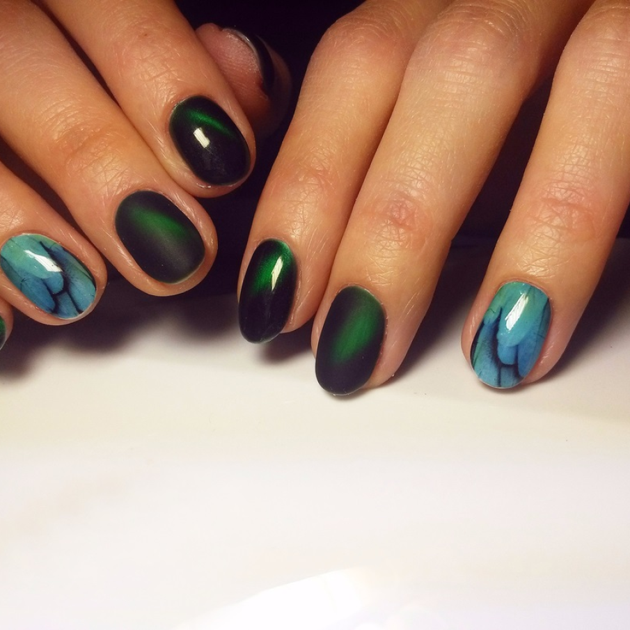 Ochi de pisică verzi 