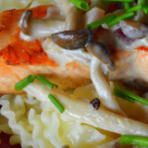 Somon cu ciuperci in sos de smantana si paste