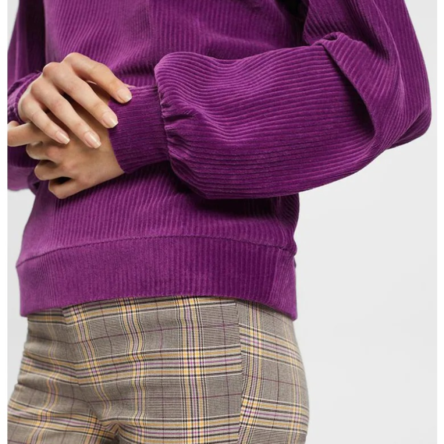 Bluză din reiat cu o croială lejeră, într-o superbă nuanță de violet nobil și intens 