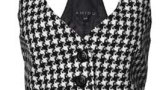 Vesta in carouri alb si negru. 