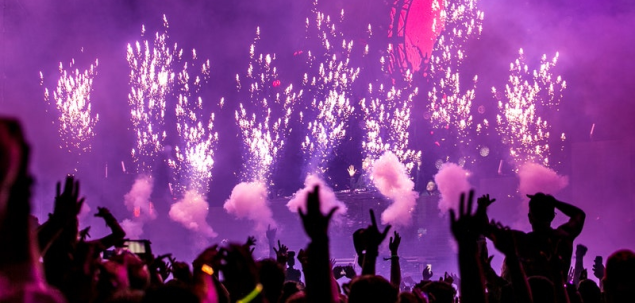 La ce te gandesti prima data cand auzi cuvantul PETRECERE?