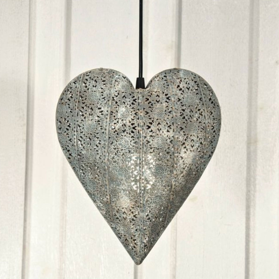 Corp de iluminat in forma de inima. 