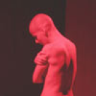 Este femeia o intrusa?