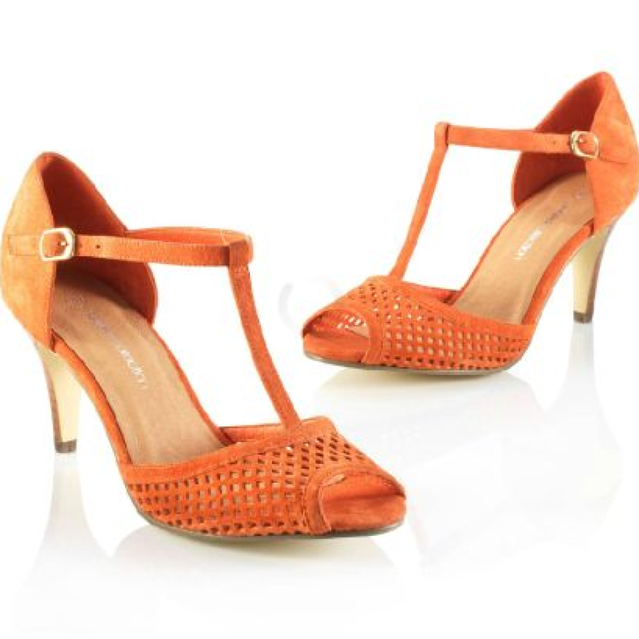 Sandale perforate din piele