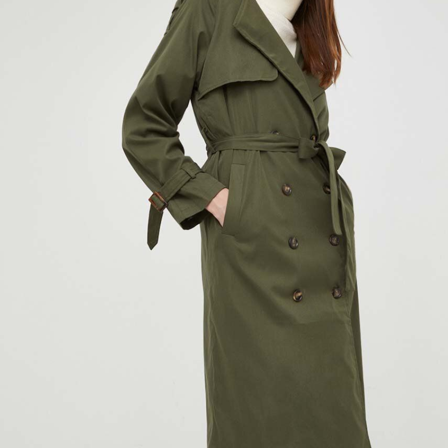 Trenci din colecția Answear Lab în nuanță de verde militar, confecționat dintr-un material ușor, foarte confortabil de purtat