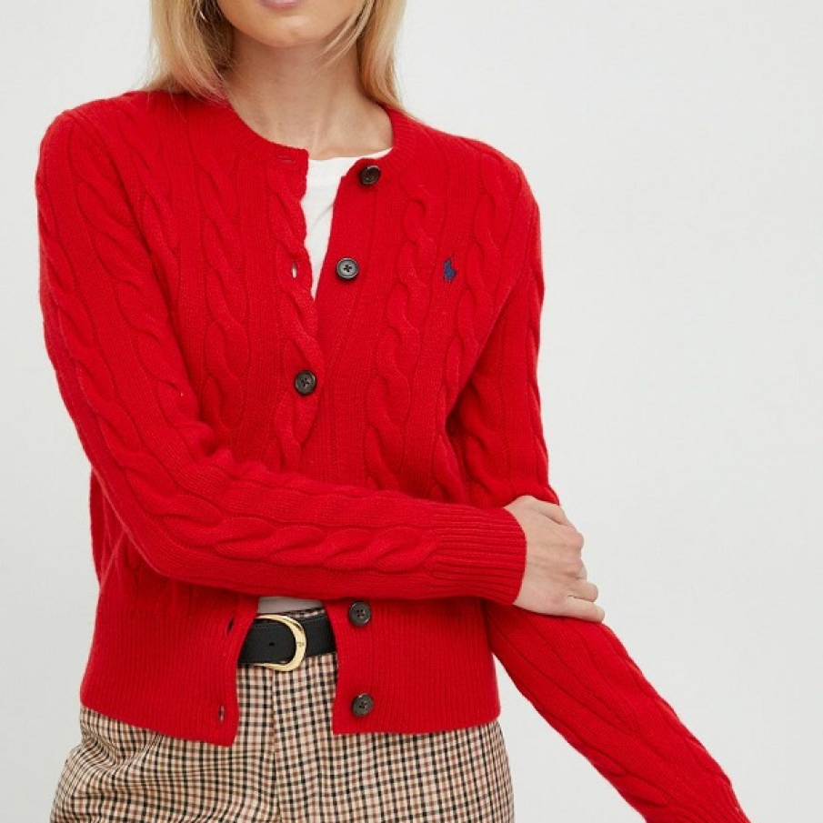 Cardigan roșu Polo Ralph Lauren cu lână de cașmir și țesătură de împletitură. Se închide cu nasturi negri. 