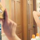 Cum cureți peria de păr. 5 trucuri la îndemâna oricui!