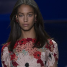 Colectia Naeem Khan primavara-vara 2017 este absolut superba: Trebuie sa vezi aceste 20 de tinute divine!