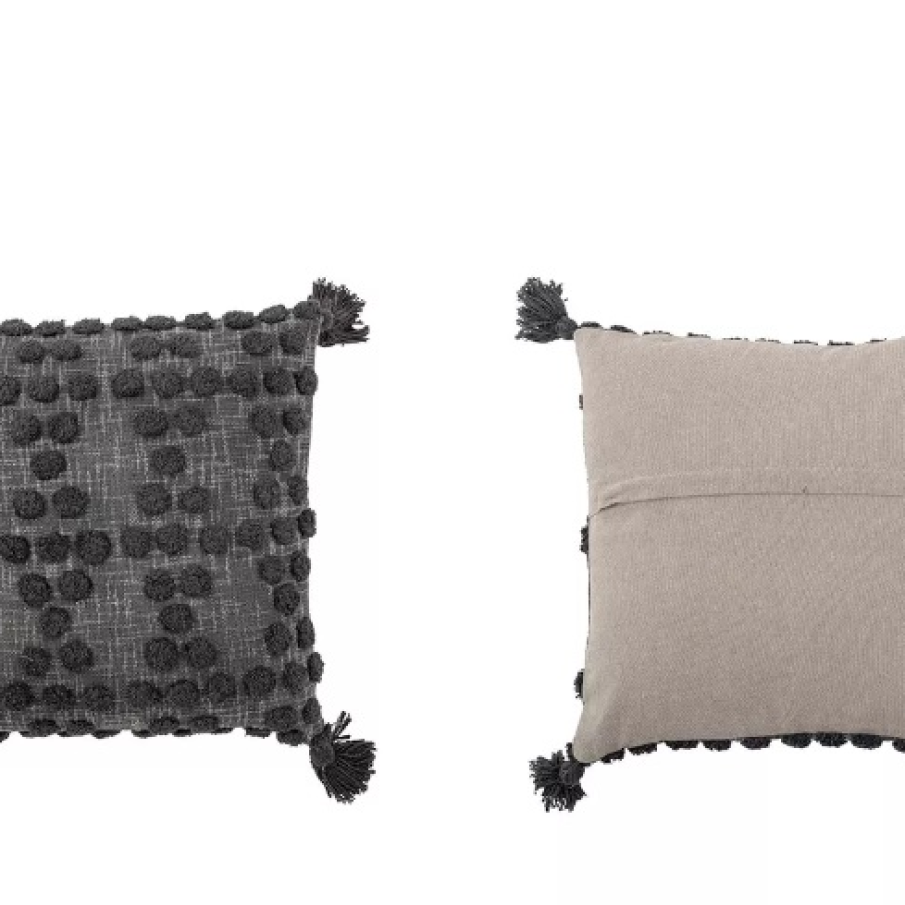 Pernă decorativă gri Adiva, cu dimensiunile de 45 x 45 cm, având bumbi ieșiți în afară pe fața exterioară drept decorație