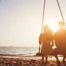 Studiu: Aproape două treimi dintre tinerii români se îndrăgostesc în vacanțe